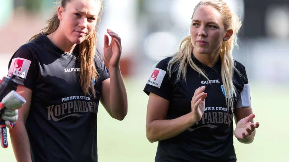 MOT PIF. EM-spelarna Pauline Hammarlund (f d Piteå IF) och Elin Rubensson kommer till LF Arena för att möta PIF på torsdag.