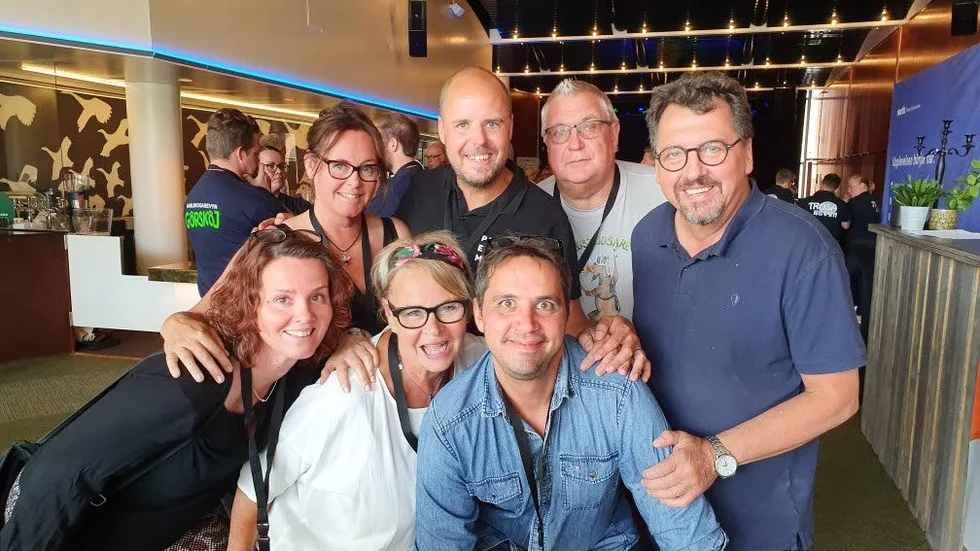 Catrin Sjögren, Stefan Svensson, Lars-Erik Lindvall, Stefan Alenius, Irja Wallmark, Siw Öhman och Per-Erik Sortti är gänget från Piterevyn som tävlat i revy-SM i Östersund.