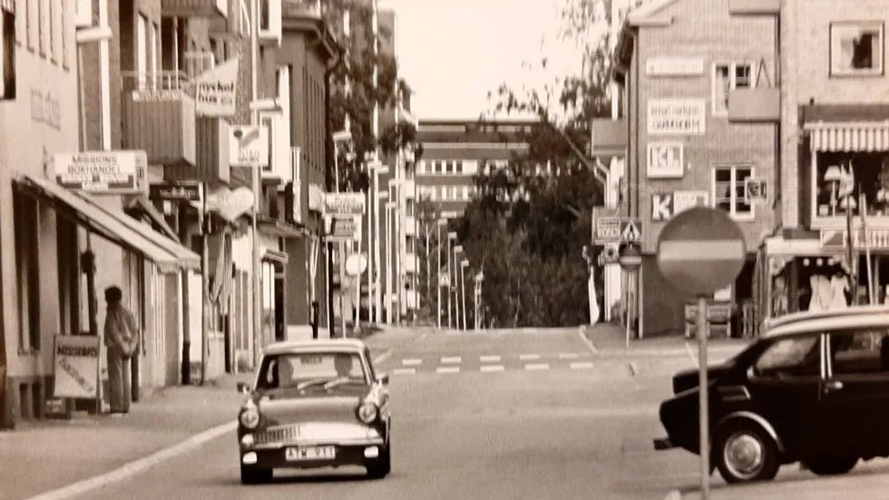 Det var då det. En stadsby från det gamla Piteå, dock inte från när Lennart Lindfors-Marklund startade sina butiker, men på bilden skymtar en del av de äldre butikerna. Lindfors-Marklund har en lång erfarenhet av företagande i klädbranschen. (Arkivbild)