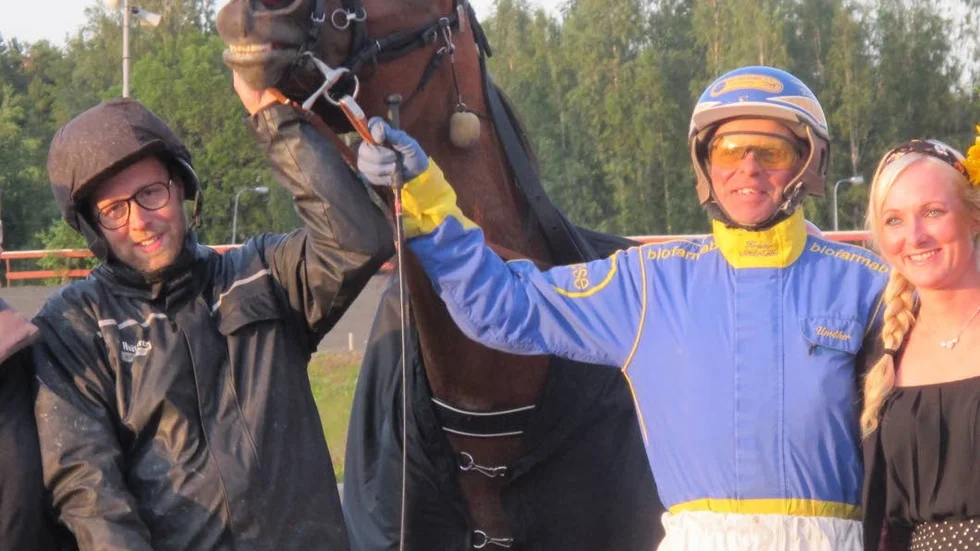 Rosviksstoet Orkide C.D blommar igen. Hon vann V64.5 (DD-1) i Skellefteå måndag kväll i händerna på kusken Krister Söderholm