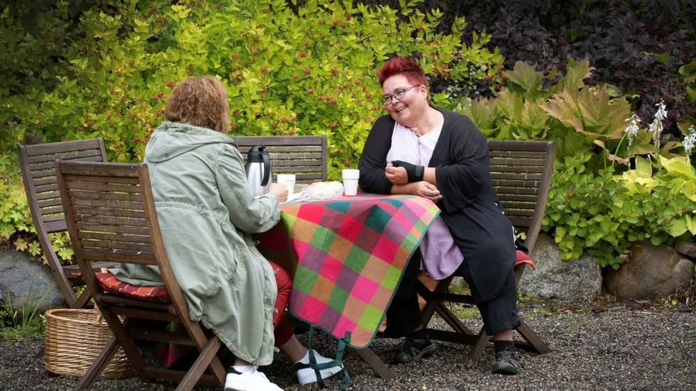En picknick med stadsträdgårdsmästare Ulrika Bohman sker självklart i hennes egen fantastiska trädgård. "Det är så kreativt att jobba med växter".