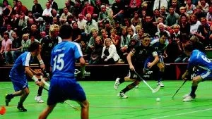 Finspång fick en perfekt start på innebandysäsongen. Laget hemmaslog nykomlingen Älvsjö med 5-3, efter bland annat ett mål av Anders Engberg (bilden). Foto: Gunnar Johansson