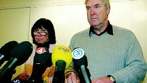 Palmekommisionens chef Stig Edqvist och överåklagare Agneta Blidberg på en presskonferens i går, om fyndet av mockfjärdsvapnet.Foto: Scanpix