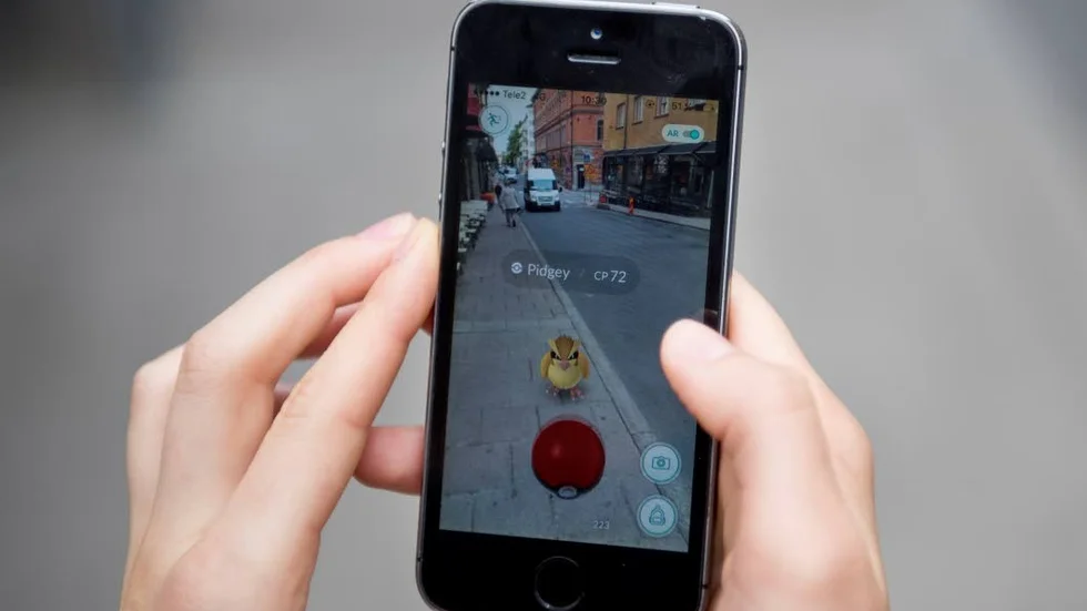 En intet ont anande Pokémonjägare hamnade mitt i tumultet på Östra station i Umeå.