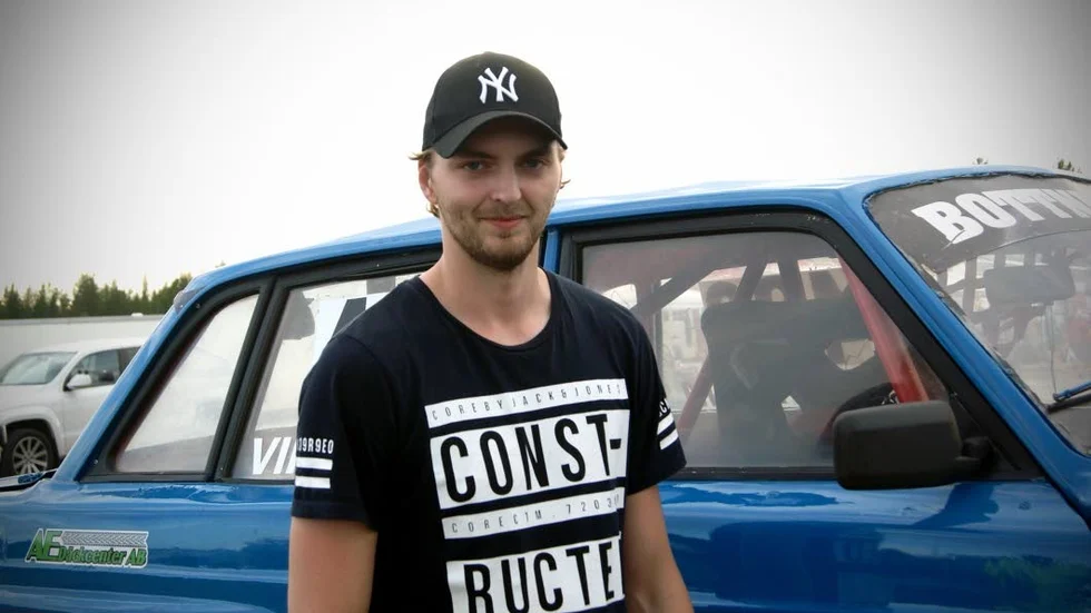 Ny karriär. Piteå Hockeys förre målvakt Joakim Wikström, Piteå MS, lägger skridskorna på hyllan för att satsa på rallycross.