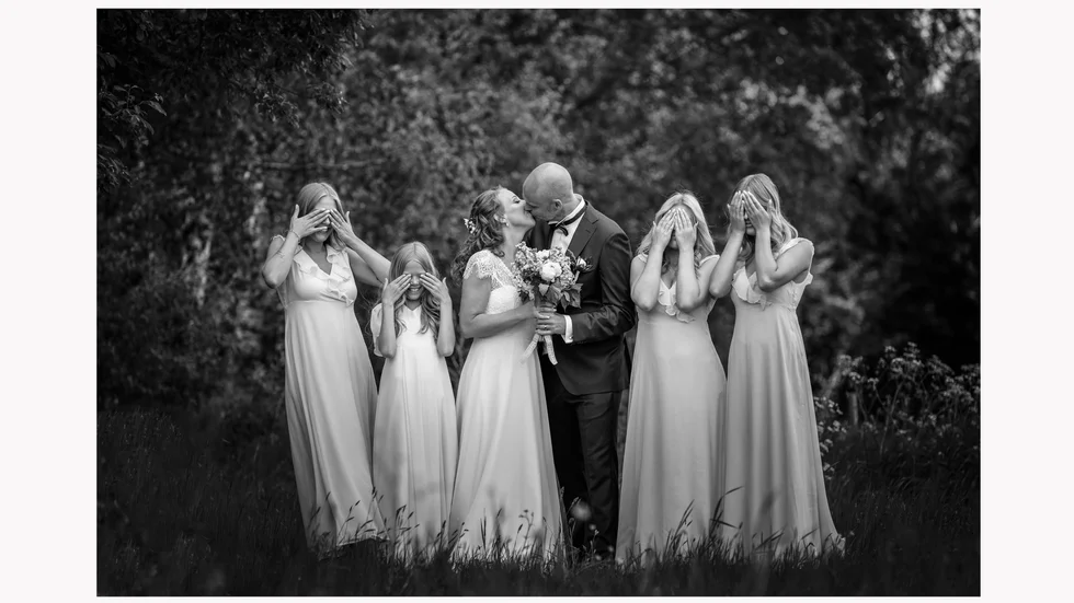 "When parents kiss" kom på sjunde plats i kategorin bröllop på foto-SM. På den bilden syns brudparet Maria Forsberg och Fredrik Eriksson med sina fyra döttrar runt sig.