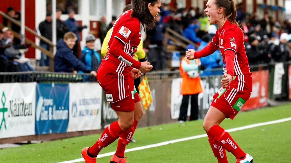 Målglädje. Felicia Karlsson, till höger, blev matchhjälte borta mot Kristianstad med sitt mål i den första halvleken.