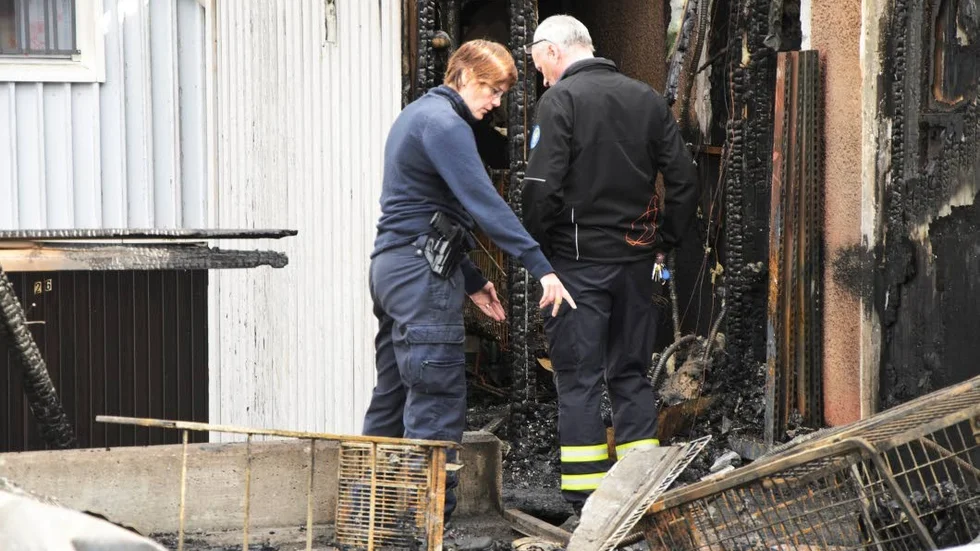 Undersökning. Polisens tekniker var under måndagen på plats för att försöka ta reda på vad som orsakde branden vid Konsum Lappgatan.