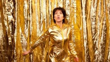 LYSANDE. Andrea Edwards gör lysande teater av det kontroversiella Scummanifestet som Valerie Solanas gav ut 1967, menar Kurirens          recensent Eva Åström.