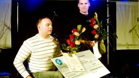 PRISAD. Årets vardagshjälte i Haparanda blev 33-åriga Ola Pelli. I Torneå utsågs Veli-Matti Leppelä.