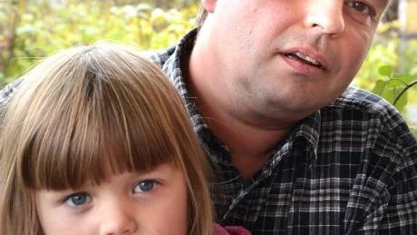 VILL. "Jag tror absolut att hon vill läsa finska när hon går i skolan", säger Ulf Reinesund om dottern Medea.