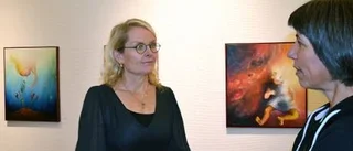 De fyra elementen tema på utställning med många flickor