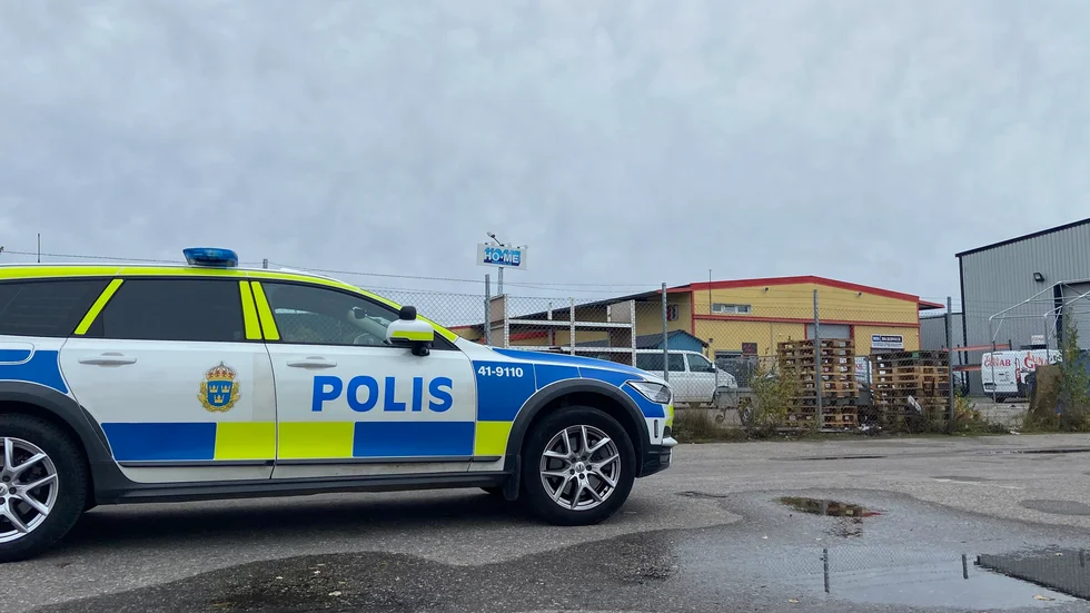 Brottsoffret har opererats för sina skador och har ännu inte kunnat prata med polisen.