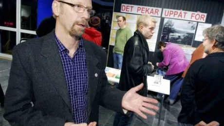 TRE NÄMNDER. Byggnadsnämndens ordförande Kaj Hedstig var en av politikerna som fanns på plats då tre nämnder bjöd in till medborgardialog. ”En del är arga, besvikna eller glada”, säger han om de kommunmedborgare han hunnit med att träffa när Kuriren kommer dit. Foto: Andreas Wälitalo