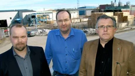 SÅGAR CHEFER. Skogs- och träfackets Johan Strålberg och Tommy Österberg samt Bengt-Olov Innala, Ledarfacket, sågar Setras koncernledning.