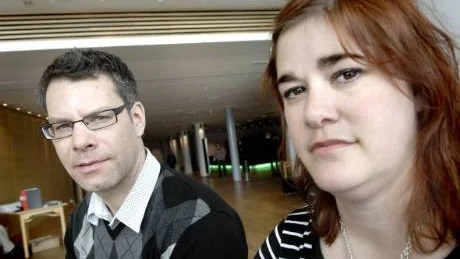 HÅRDARE KONTROLL. "Bättre och mer noggrann kartläggning av miljön innan en gruva öppnas gör att miljöpåverkan minskas", säger Sara Selegarn på länsstyrelsen i Västerbotten. Till vänster kollegan Richard Lindsköld.