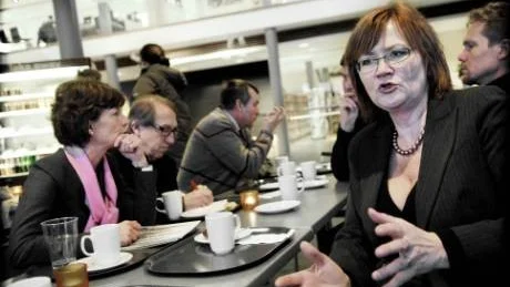 FÖLJER UTREDNINGEN. Socialdemokraternas kulturutskott har i dagarna besökt Norrbotten. Syftet är att samla synpunkter på kulturpolitiken till ett nytt kulturpolitiskt program. "Vi försöker följa den kulturpolitiska utredningen", säger gruppledaren Margareta Israelsson.
