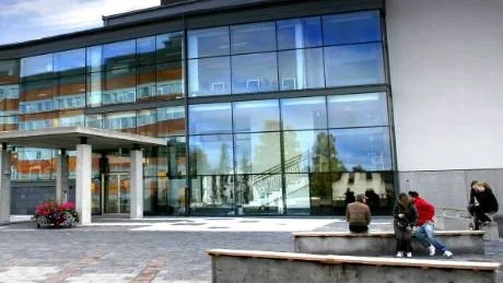 VÅLD I SKOLAN. Förra året fick arbetsmiljöverket in 64 anmälningar om våld och hot i skolor i Norrbotten. De flesta gäller skolor i Luleå.