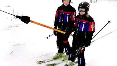 MOT NYA ÄVENTYR. Hanna Vennberg (till vänster) och systern Lovisa boende i Avan, tog sig an Måttsundsbacken med ett leende på läpparna.