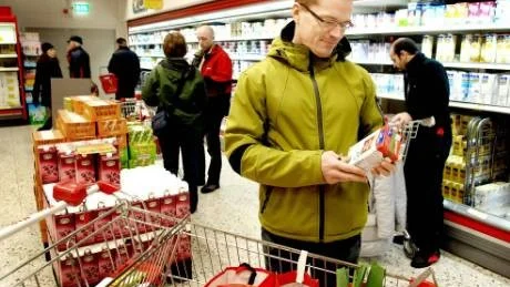 Påläst. Lars Norén kombinerar närproducerat och ekologiskt för att stötta de lokala jordbruken. Foto: Berndt Dimeus