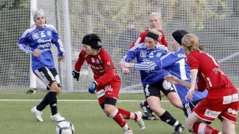 June Pedersen hade mycket boll men Östersunds försvar var svårt att överlista.