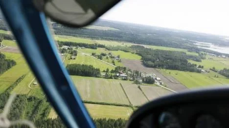 Det är fuktigt i markerna i länet och någon större risk för skogsbrand finns inte i nuläget.  (Arkivbild)