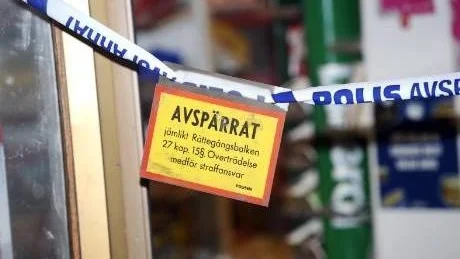 Det var vid 17-tiden som Pantzares kioskbutik i centrala Luleå rånades av två yxbeväpnade män.