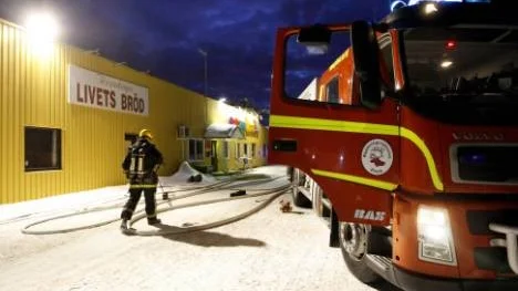 Räddningstjänsten fick på lördagseftermiddagen rycka ut till Livets bröd på Back City för att där släcka en mindre brand som uppstått på en scen.