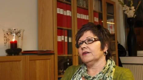 Röda Arkivet ska vara ett stöd för vårdpersonal, anhöriga och andra som finns runt omkring mig om jag inte längre kan föra min talan. Helt enkelt ett sätt att berätta: "Det här är jag", förklarar Britt Nilsson, som utvecklat Röda Arkivet.