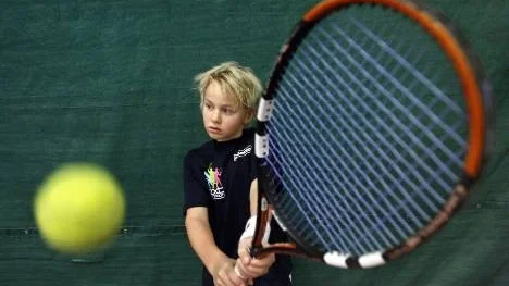 Arvid Norén från Piteå är en av flera framtidslöften i Piteå Tennisklubb.