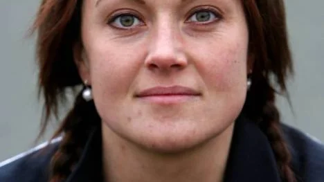 Sara Karlsson (bilden) är tillsammans med Ann Grahn tränare för Älvsby IF:s ungdomliga damlag i fotboll.