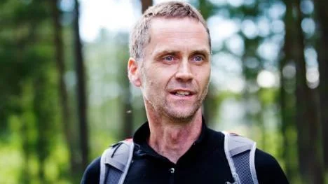 Micael Granberg är mycket nöjd över sin prestation i maratonloppet på elva mil. "Det är ingen baggis. Jag är stolt över att jag har gjort det", säger han.