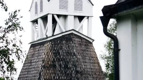 Det blev mera ringning än klämtning i klockstapeln när polismannen skulle kalla samman stadsborna till kyrkostämma. Med resultat att det blev full utryckning för brand. (Arkivbild)
