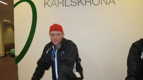 Niklas Johansson ser fram mot att komma hem till Piteå och spela en viktig match inför släkt och vänner. En ödesmatch för hårdsatsande Karlskrona som ännu inte vunnit borta i kvalserien.