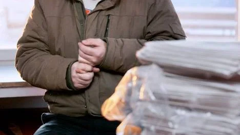 Risken att halka för ett tidningsbud är sju gånger större än i genomsnittsbranschen. "Det gäller att se upp var man sätter fötterna", säger tidningsbudet Gösta Sandberg.