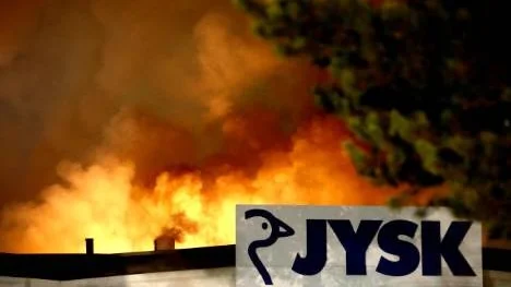 Jysk-varuhuset försvann upp i rök vid en våldsam brand - men till våren återvänder koncernen till Piteå. (Arkivbild).