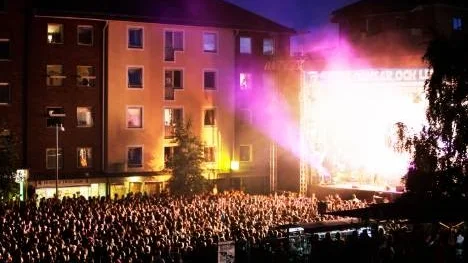 Gatufestivalen Piteå dansar och ler bidrar till en positiv bild av Piteå.