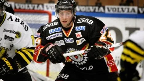Nu är Cam Abbott, Luleå Hockey, tillbaka på allvar efter den långvariga skadan. I går gjorde han två mål när Luleå vann premiären i European Trophy. (Arkivbild)