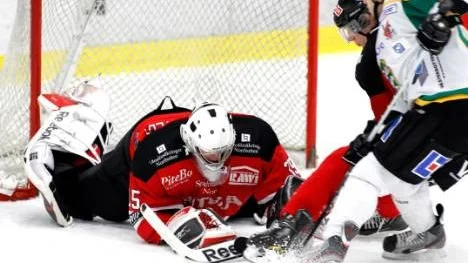 Oskar Sehlstedt och Piteå Hockey hade en tuff lördagsafton i Umeå. förlust med klara 0-5 (Arkivbild).