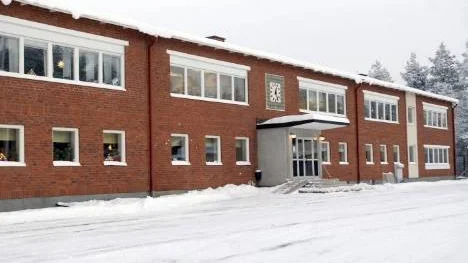 Klockarbackeskolans framtid är oviss. Beräkningar visar att kommunen sparar nära 1,5 miljoner kronor om skolan läggs ned och problem att rekrytera lärare har lett till att eleverna i klass 4-6 nu efter jullovet undervisas på Ringelskolan i Arvidsjaur. (Arkivbild)