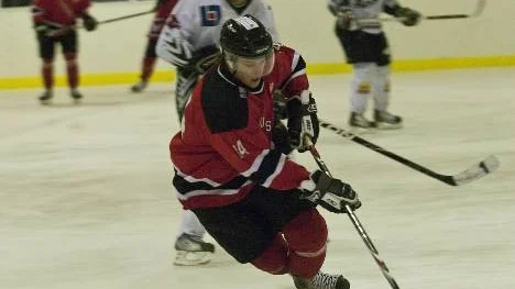 Skäret före. Kim Lundgren och hans MG/Arvidsjaur var det bättre laget och vann rättvist när Rosvik besegrades i lördagens match i Alltvåan AB.
