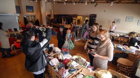 Barnloppmarknaden i Arjeplog i lördags var välbesökt. Här fanns allt som barn kan tänkas behöva.