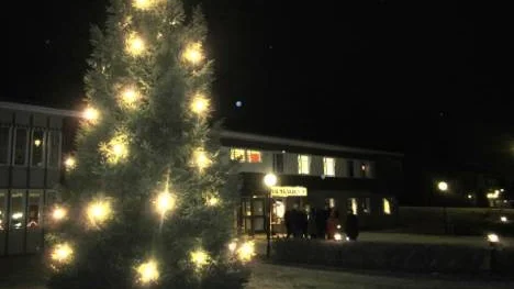 Adventsgranen utanför Malmgården i Hortlax.