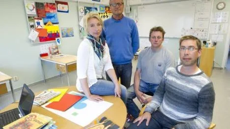 Karin Efverström, Ingvar Sundström, Anders Lindkvist och Rikard Hällgren, lärare på Tallbackaskolan, hoppas få politiskt stöd för att rädda kvar verksamheten efter mindre justeringar.