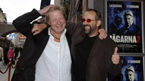 Så här glada var huvudrollsinnehavarna Rolf Lassgård och Peter Stormare vid galapremiären av "Jägarna 2" i höstas. Och nog har det all anledning att vara belåtna, filmen blev 2011 års mest populära svenska film på biograferna.