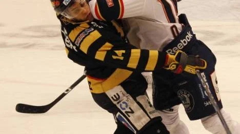Det hettade till i slutet, bland annat fick Djurgårdens Andreas Holmqvist matchstraff.