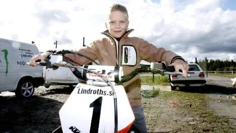 "Jag hade en fyrhjuling på gården, körde mycket och var intresserad av allt med motorer. En dag frågade mamma om jag ville ha en cross", berättar Wilhelm Grankvist.
