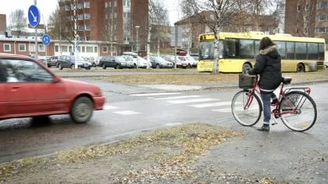 Väjningsplikten för cyklister vid cykelöverfarter kan komma att upphöra och istället överföras på bilisterna.
