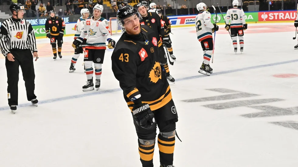 ”Det var bra samspel mellan alla tre, tycker jag”, säger Filip Sandberg om sin nya miljö – där han slog till med två mål och en assist.