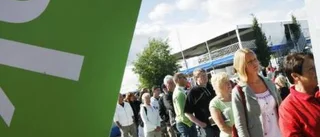 Låång kö för kontanta uttag